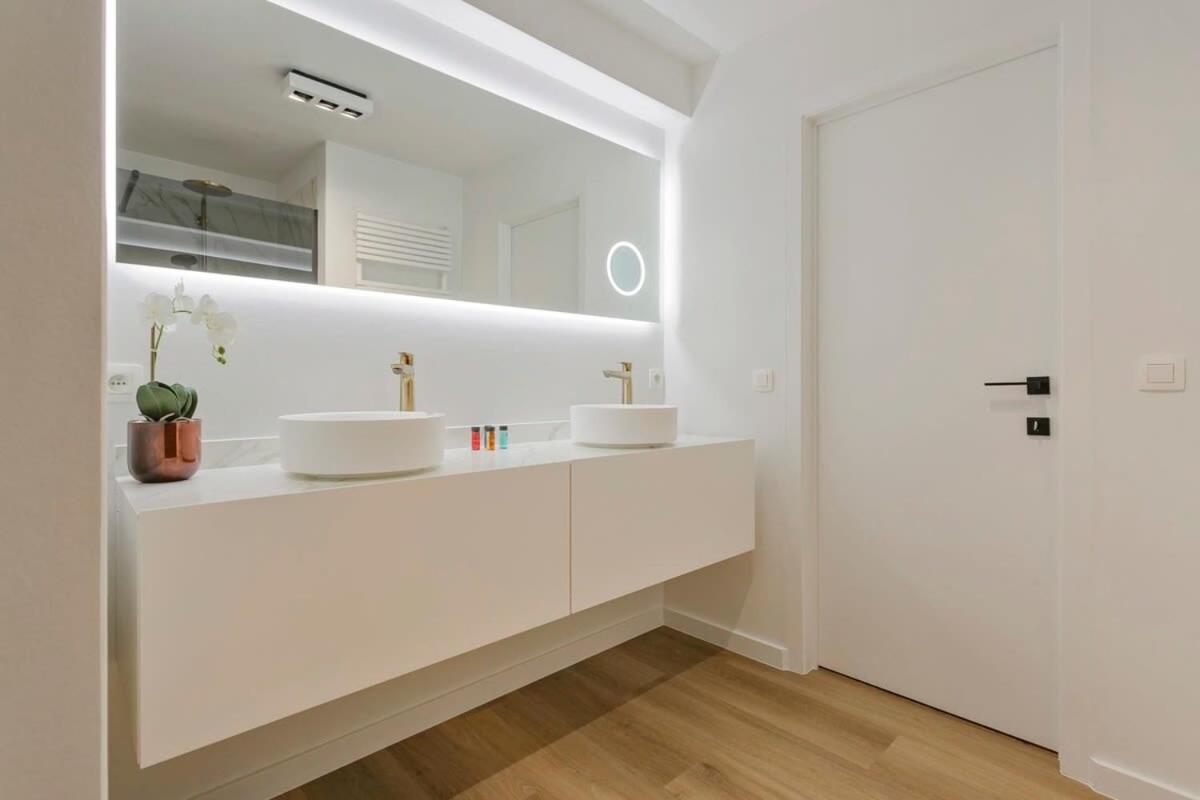 Huswell - Stunning Modern Apartment With Terrace And Parking Knokke-Heist Bagian luar foto