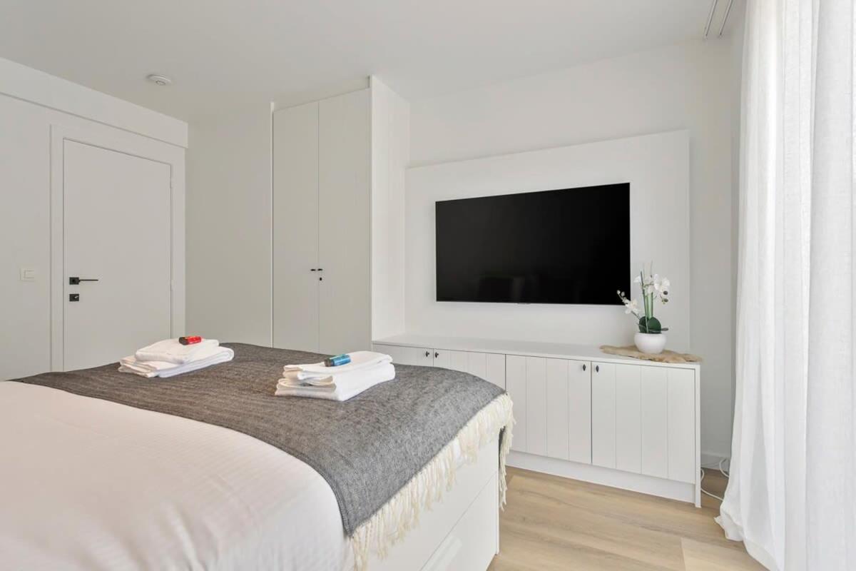 Huswell - Stunning Modern Apartment With Terrace And Parking Knokke-Heist Bagian luar foto