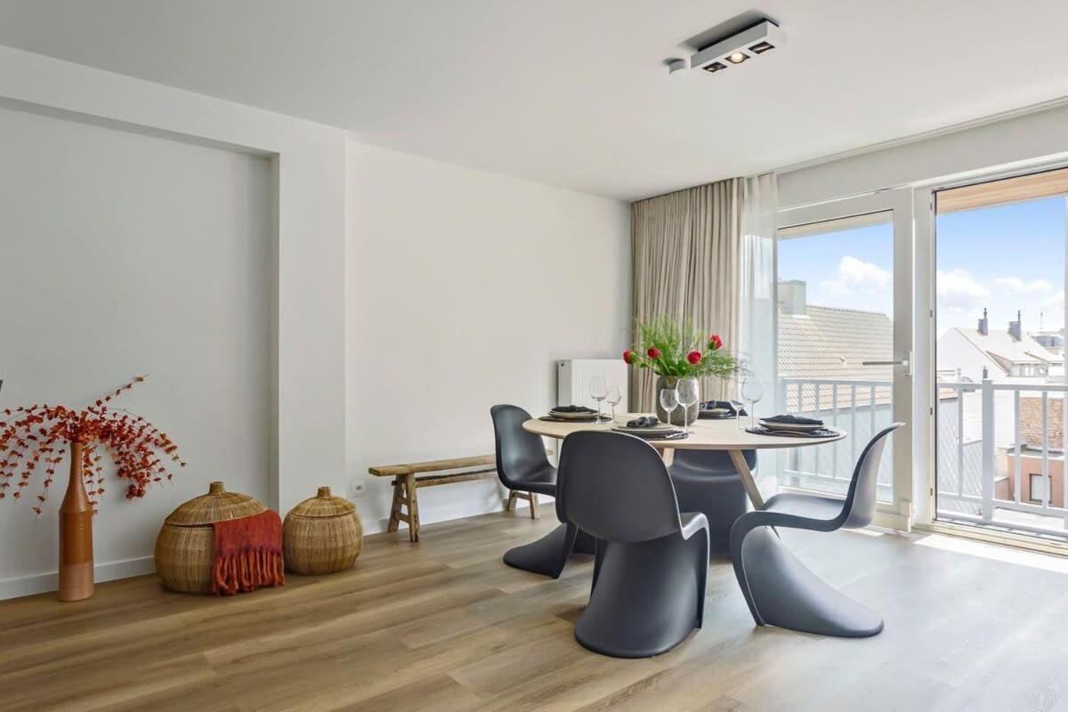 Huswell - Stunning Modern Apartment With Terrace And Parking Knokke-Heist Bagian luar foto